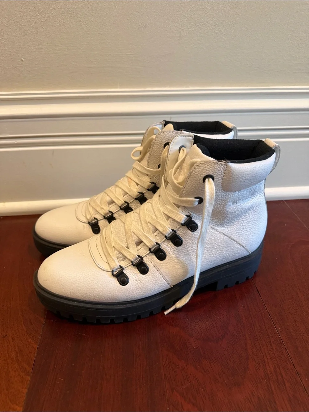 Cougar White Lace-Up Waterproof Winter Boots with Black Sole